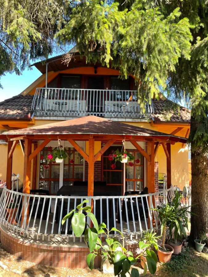 Апартаменты Csillam Vendeghaz Хайдусобосло Экстерьер фото